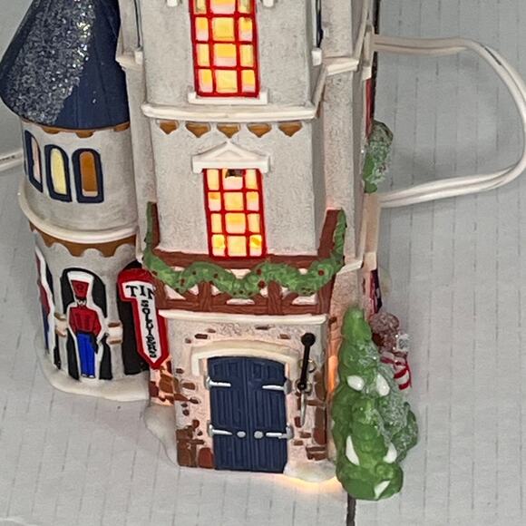 Dept. 56 North Pole Series "Tin Soldier Shop" Heritage Village Collectio… - Picture 6 of 15